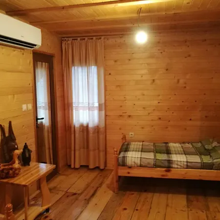 Tree House Inn *