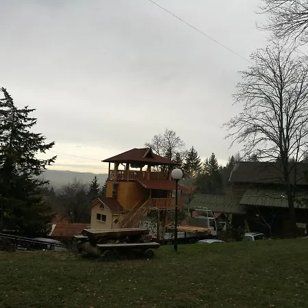 Tree House Inn *