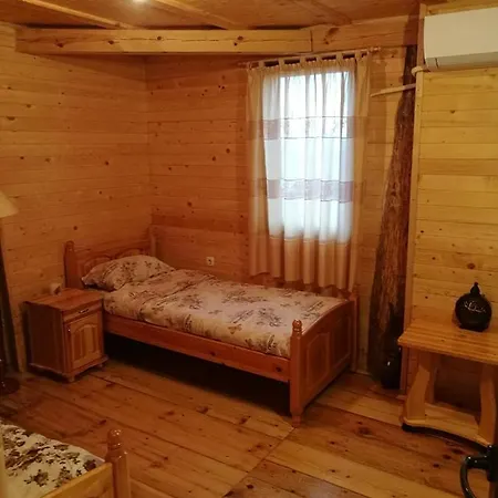 Tree House Inn *